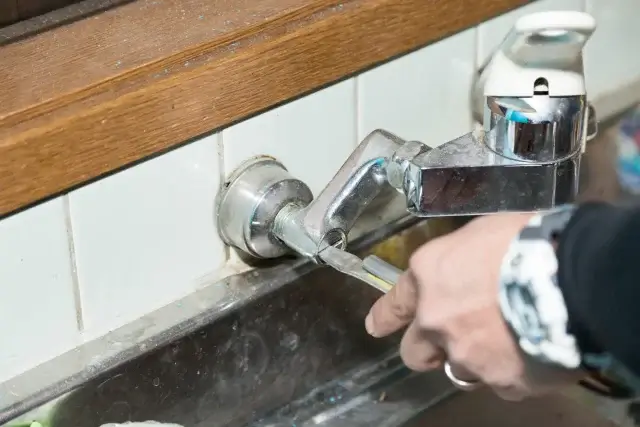 自分で修理できる範囲と業者依頼の判断基準